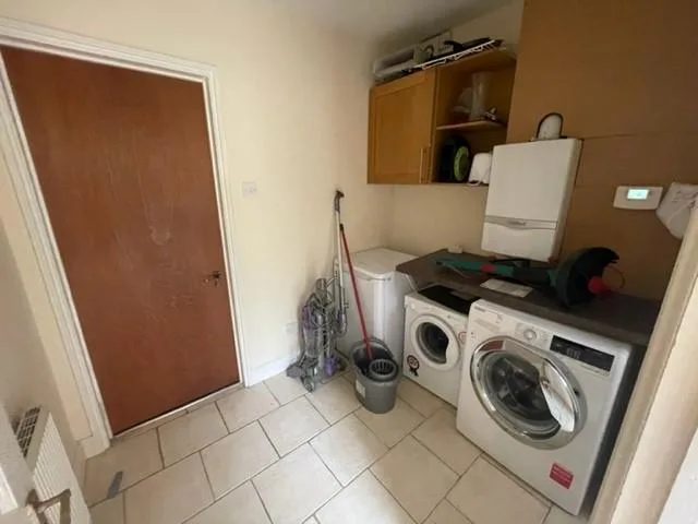 6 bedroom semi-detached house for rent