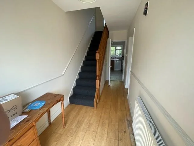 6 bedroom semi-detached house for rent