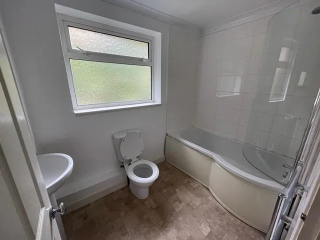 6 bedroom semi-detached house for rent