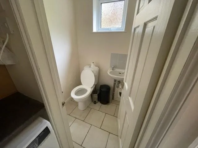 6 bedroom semi-detached house for rent