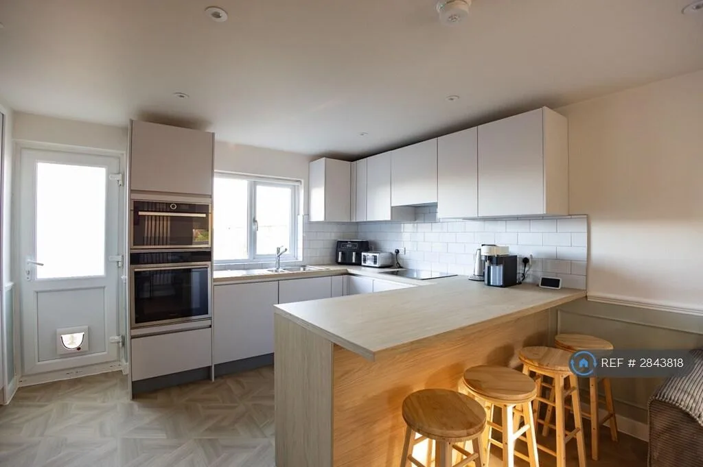 1 bedroom house share for rent