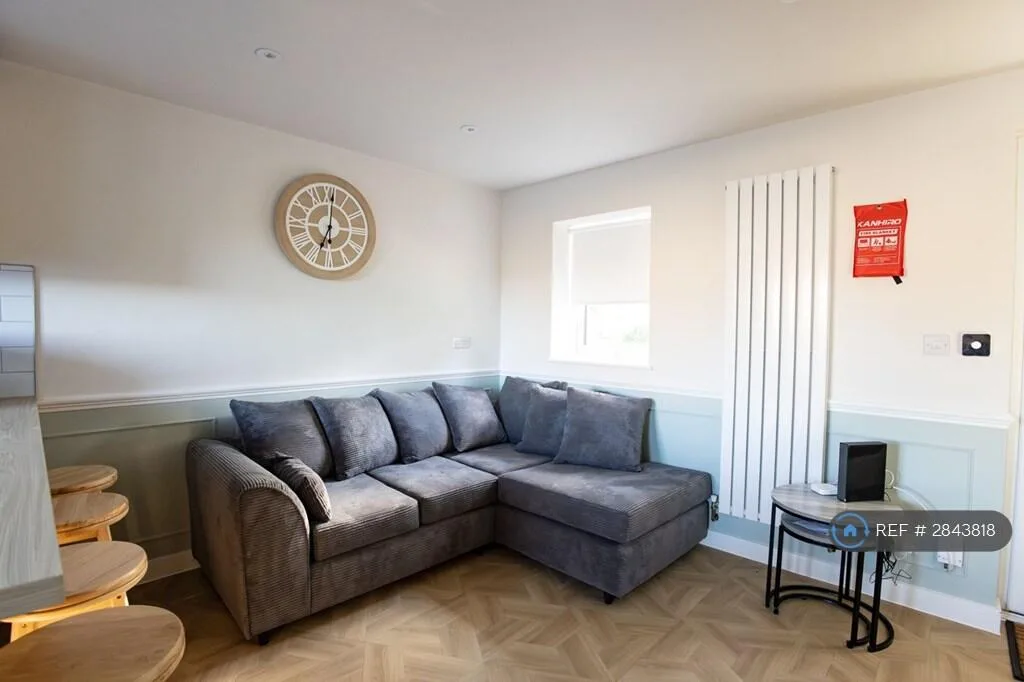 1 bedroom house share for rent