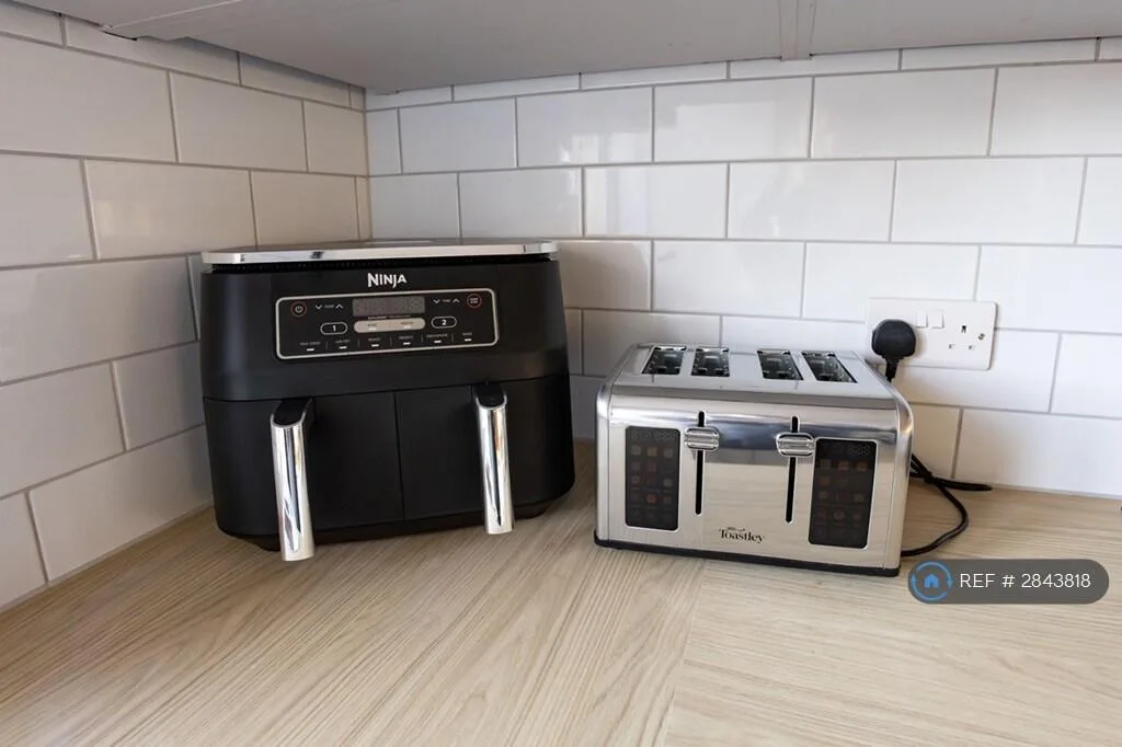 1 bedroom house share for rent