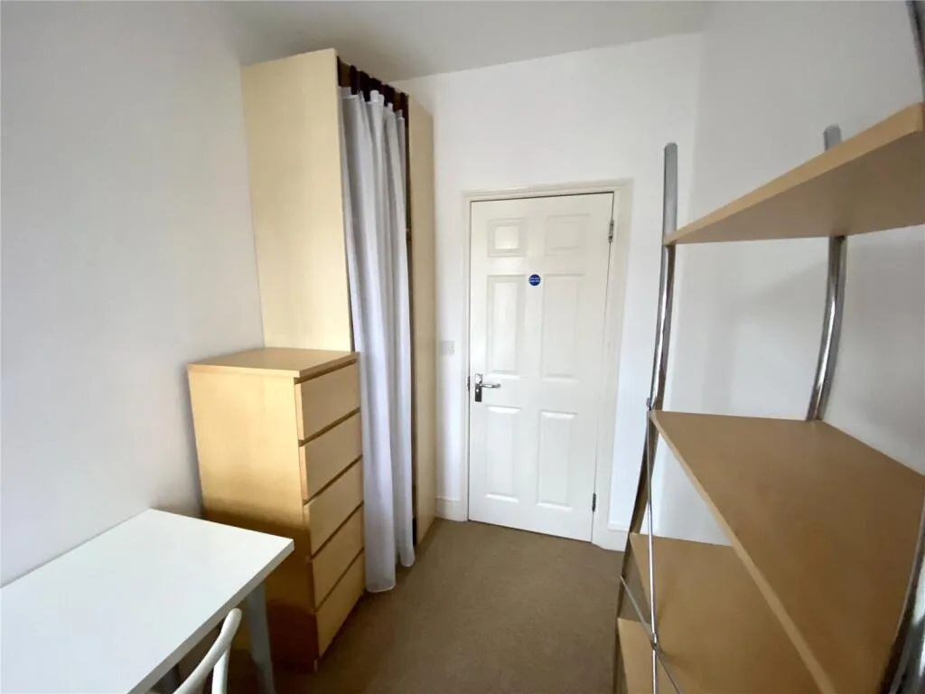 5 bedroom end of terrace house for rent