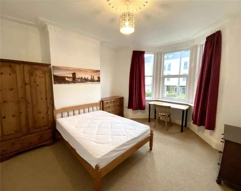 5 bedroom end of terrace house for rent