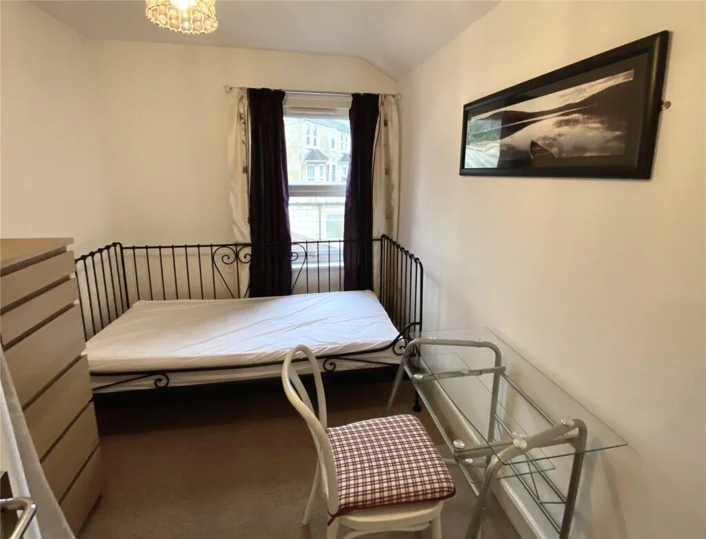 5 bedroom end of terrace house for rent