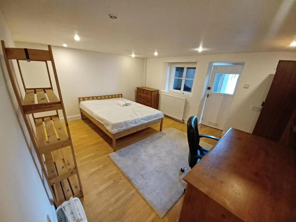5 bedroom house for rent