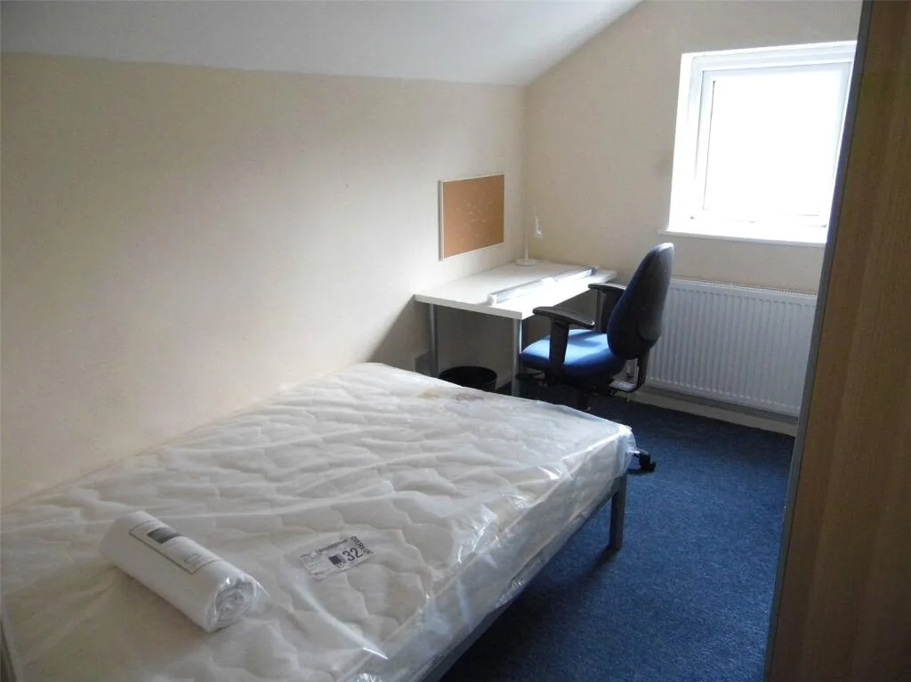 5 bedroom terraced house for rent