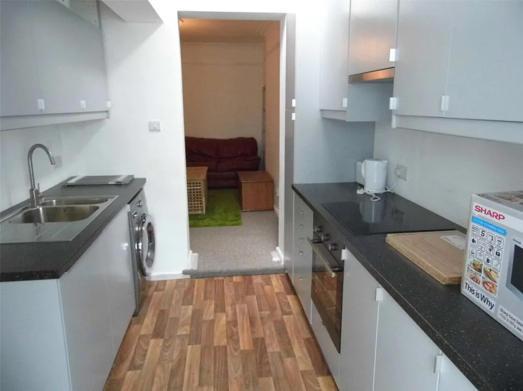 5 bedroom terraced house for rent
