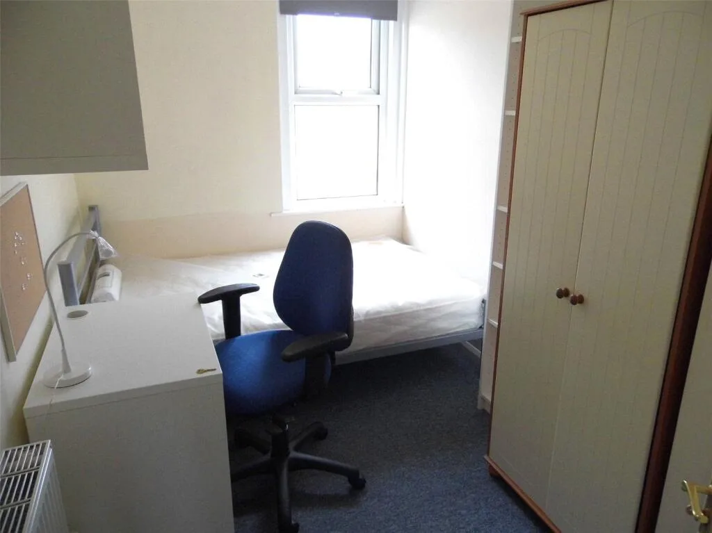 5 bedroom terraced house for rent