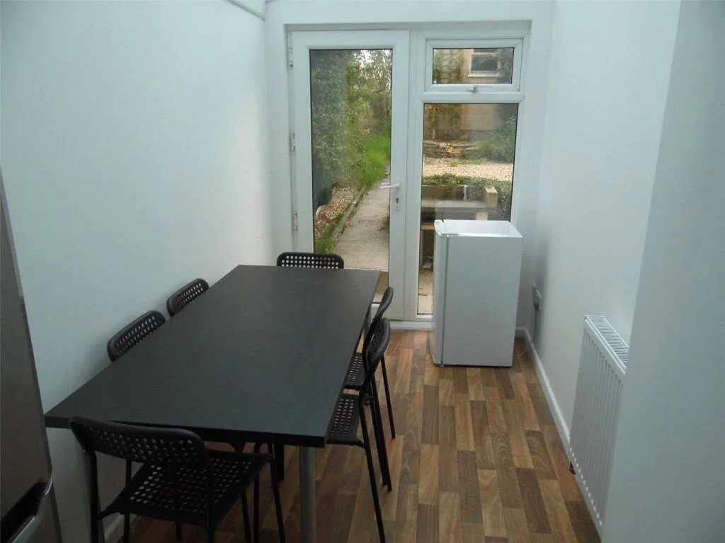 5 bedroom terraced house for rent