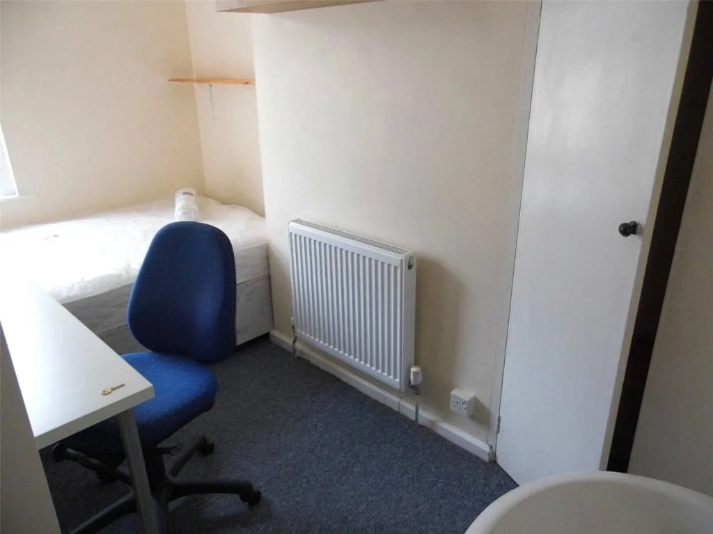5 bedroom terraced house for rent