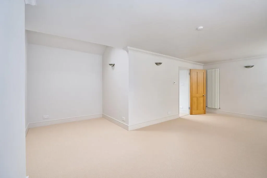 3 bedroom mews property for rent