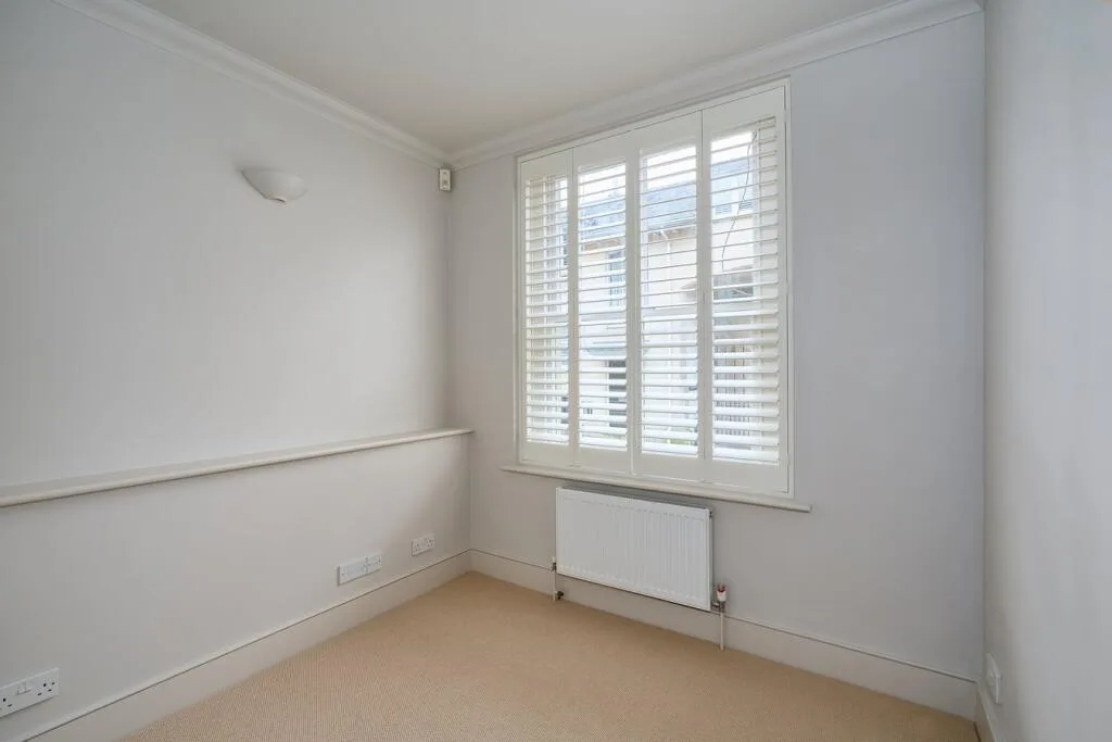 3 bedroom mews property for rent