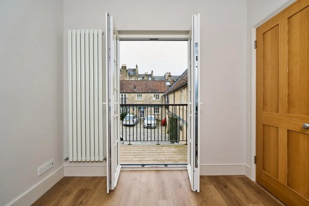 3 bedroom mews property for rent