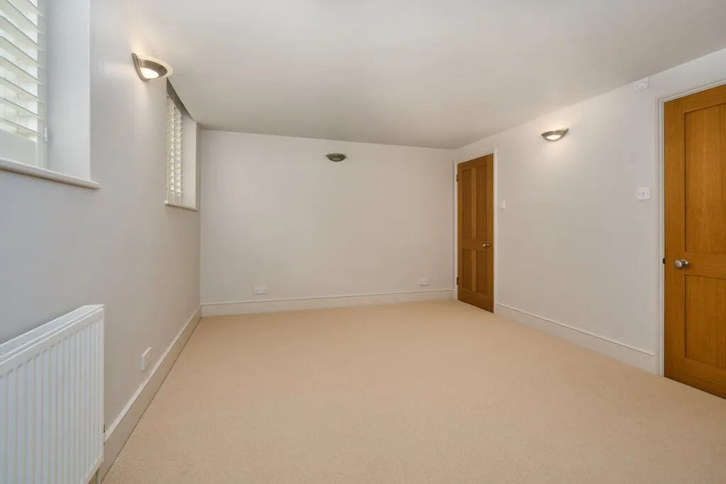 3 bedroom mews property for rent
