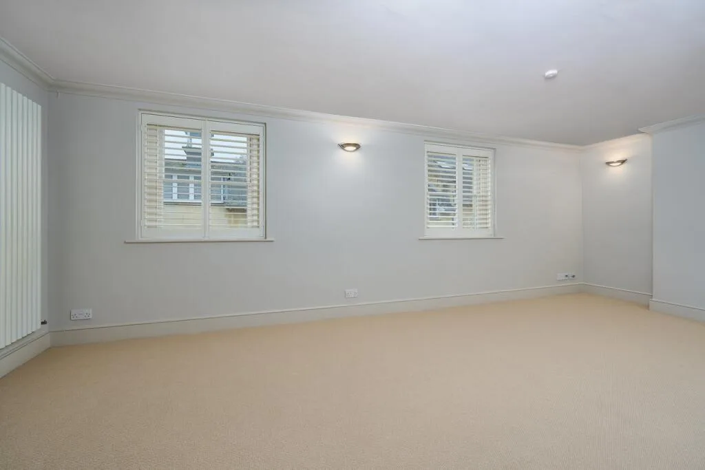 3 bedroom mews property for rent