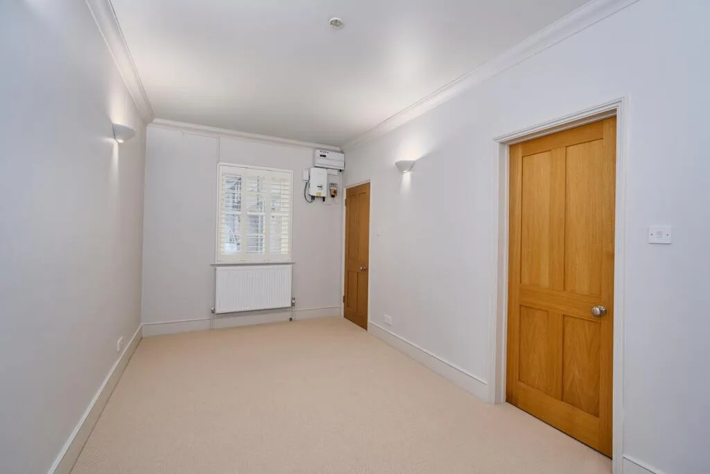 3 bedroom mews property for rent