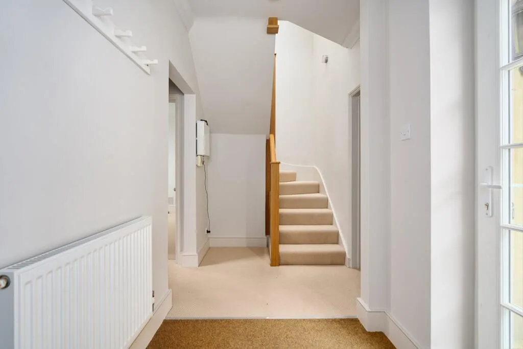 3 bedroom mews property for rent