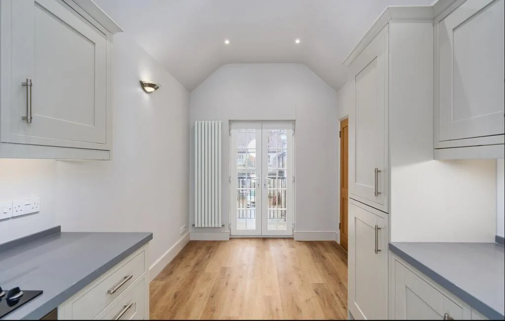 3 bedroom mews property for rent