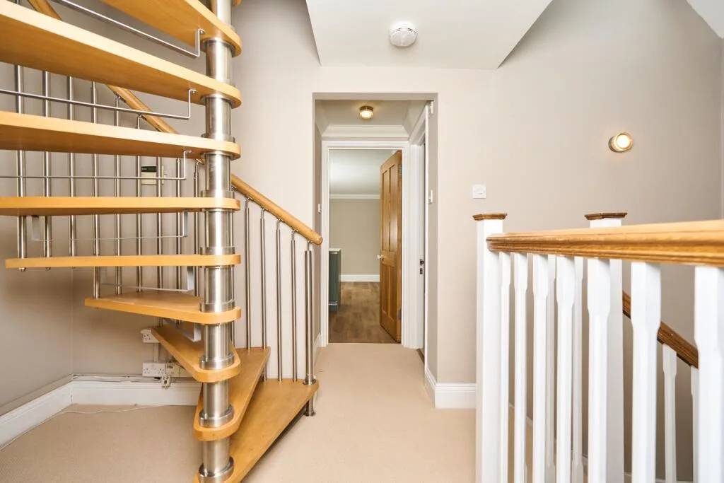 2 bedroom mews property for rent