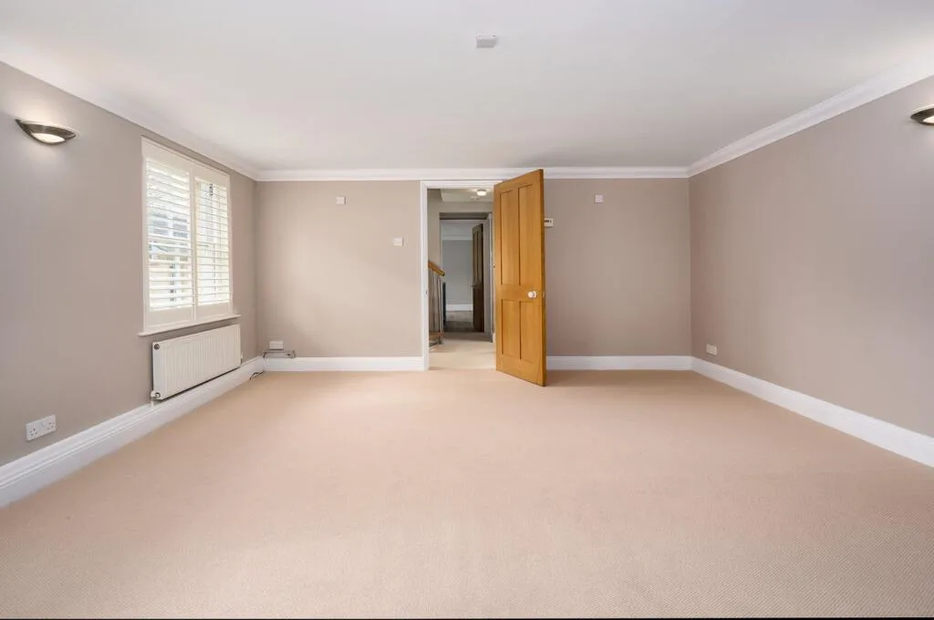 2 bedroom mews property for rent
