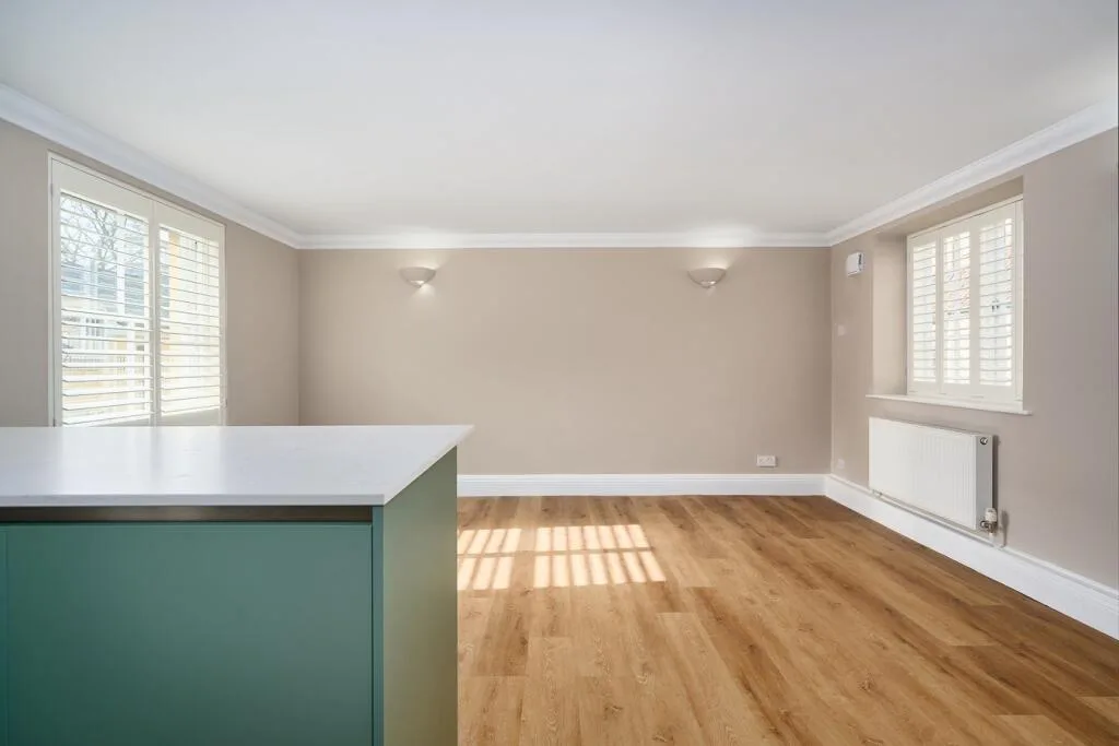 2 bedroom mews property for rent