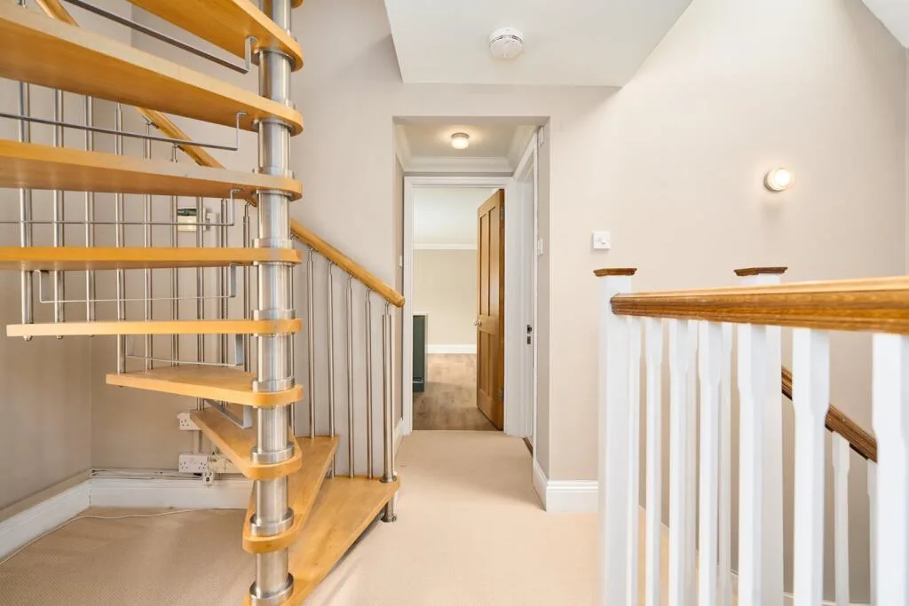 2 bedroom mews property for rent