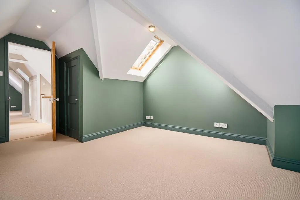 2 bedroom mews property for rent