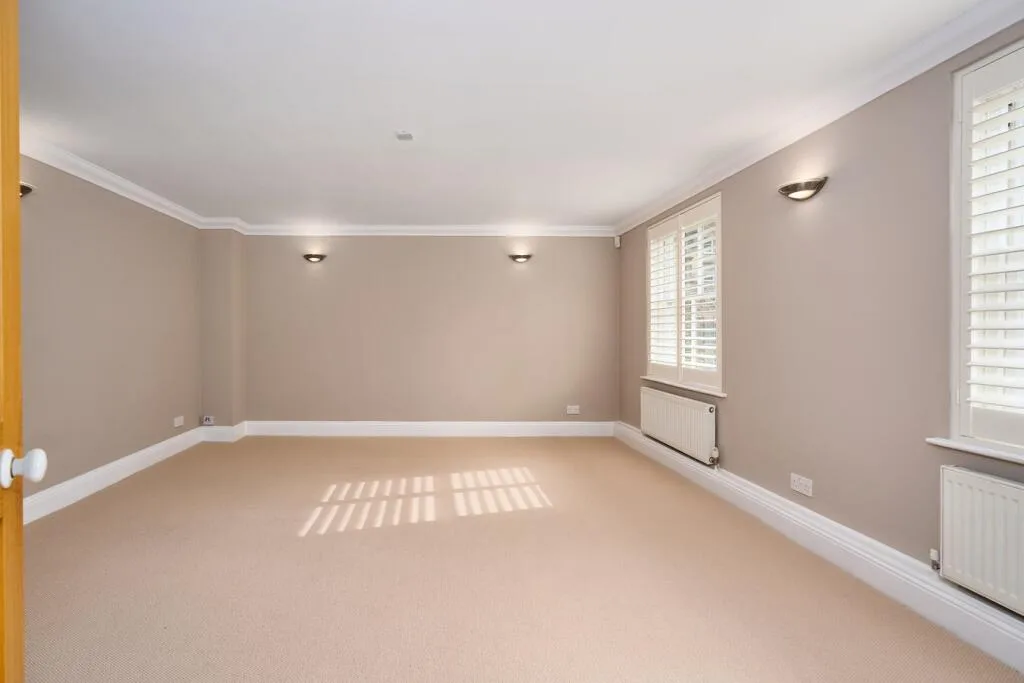 2 bedroom mews property for rent