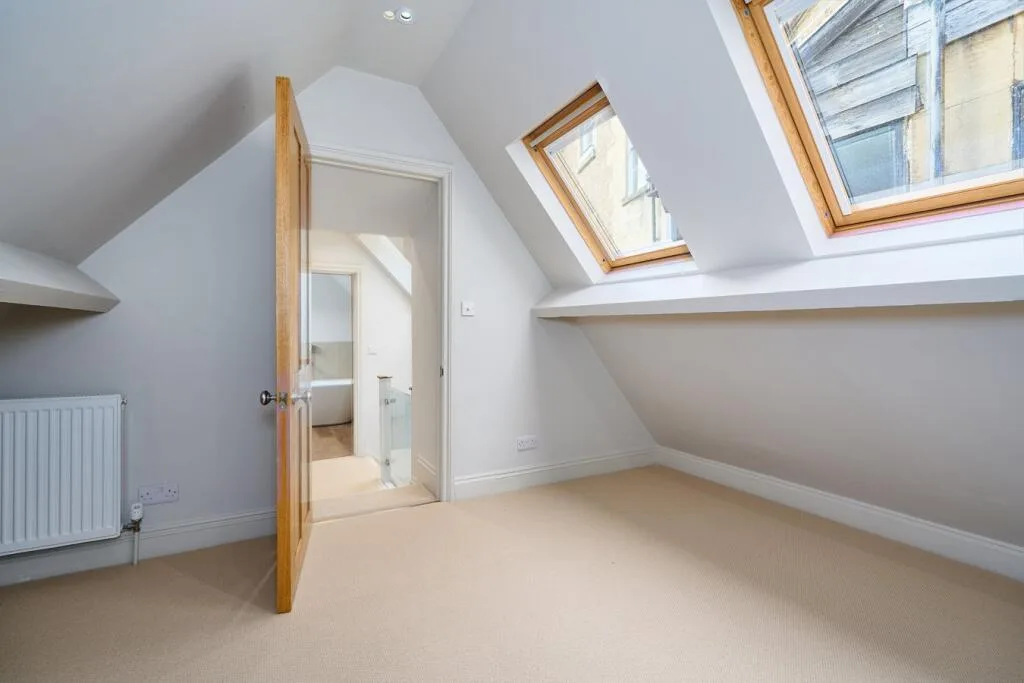 3 bedroom mews property for rent