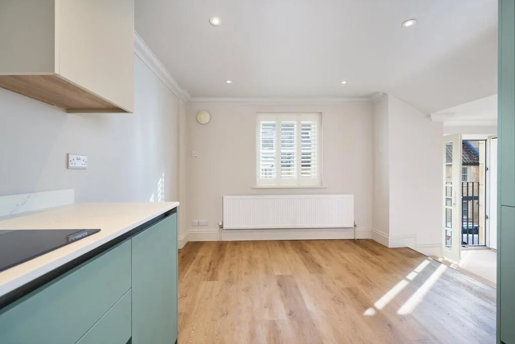 3 bedroom mews property for rent