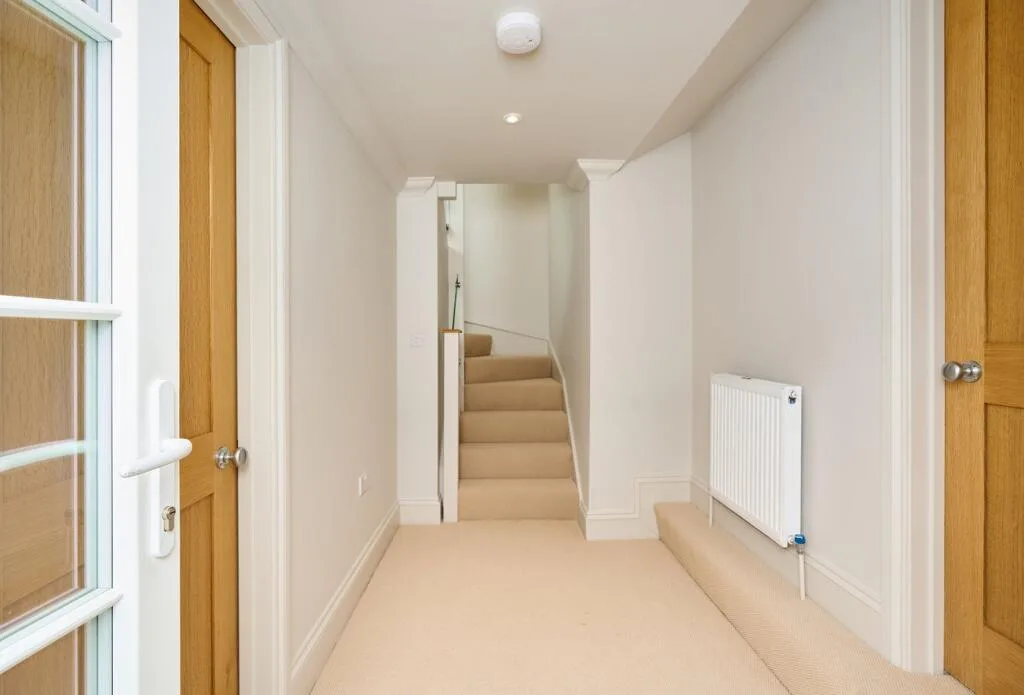 3 bedroom mews property for rent