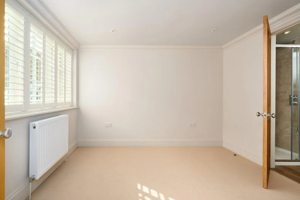 3 bedroom mews property for rent