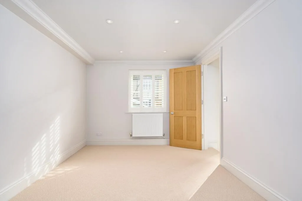 3 bedroom mews property for rent