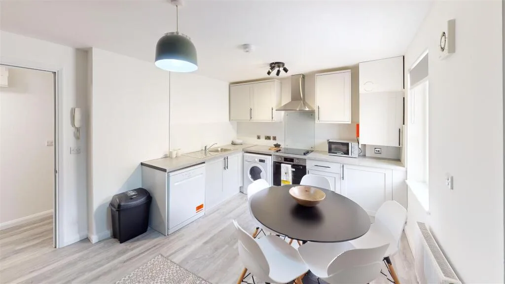 1 bedroom house share for rent