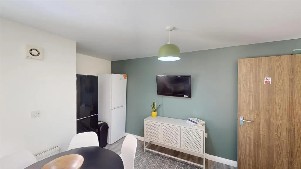 1 bedroom house share for rent