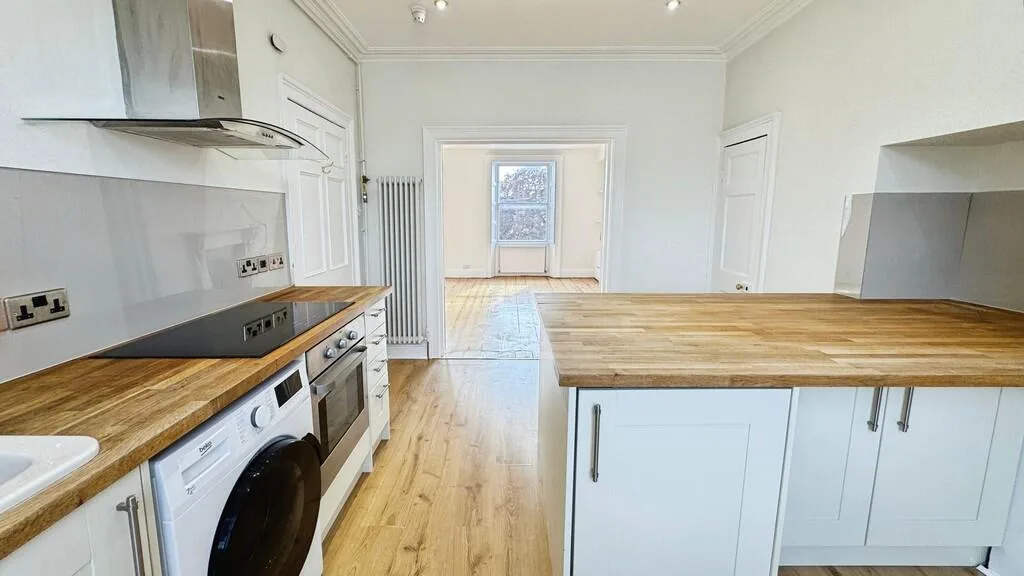 3 bedroom maisonette for rent