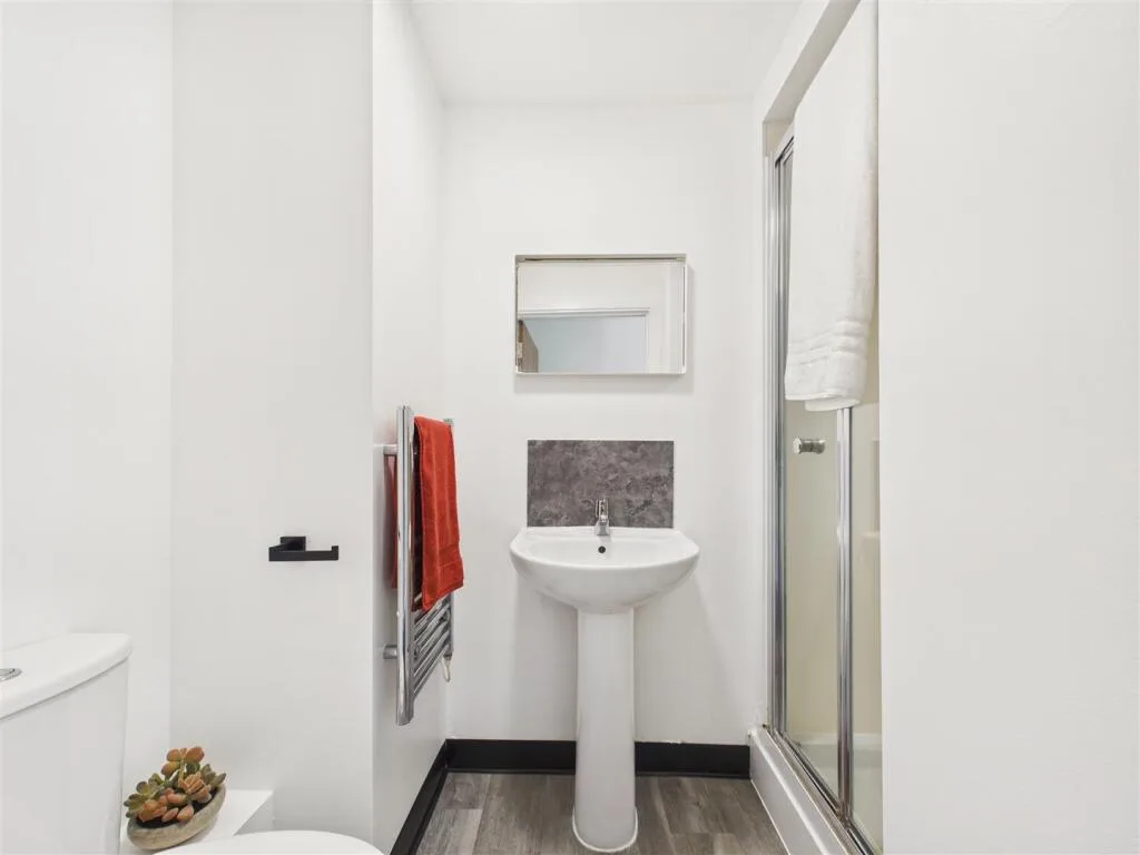 1 bedroom house share for rent