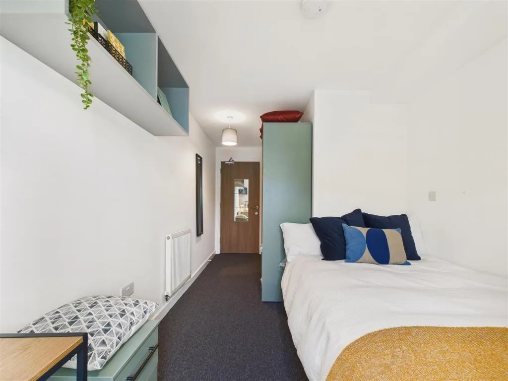 1 bedroom house share for rent