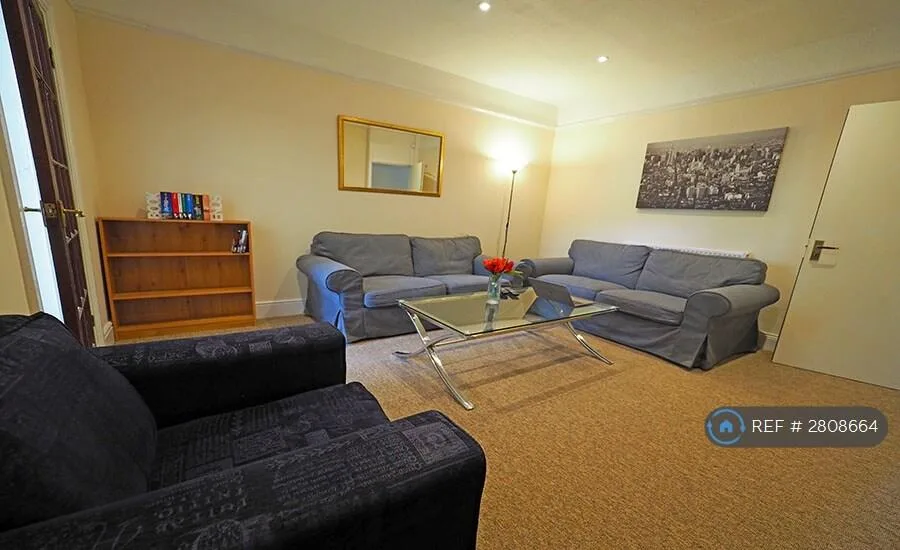 5 bedroom terraced house for rent