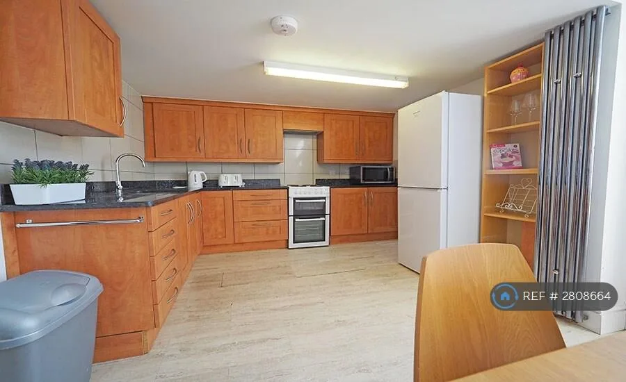 5 bedroom terraced house for rent