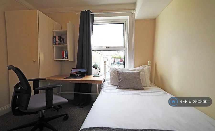 5 bedroom terraced house for rent