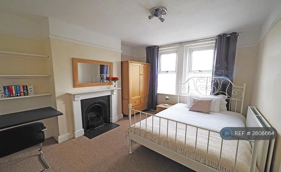 5 bedroom terraced house for rent