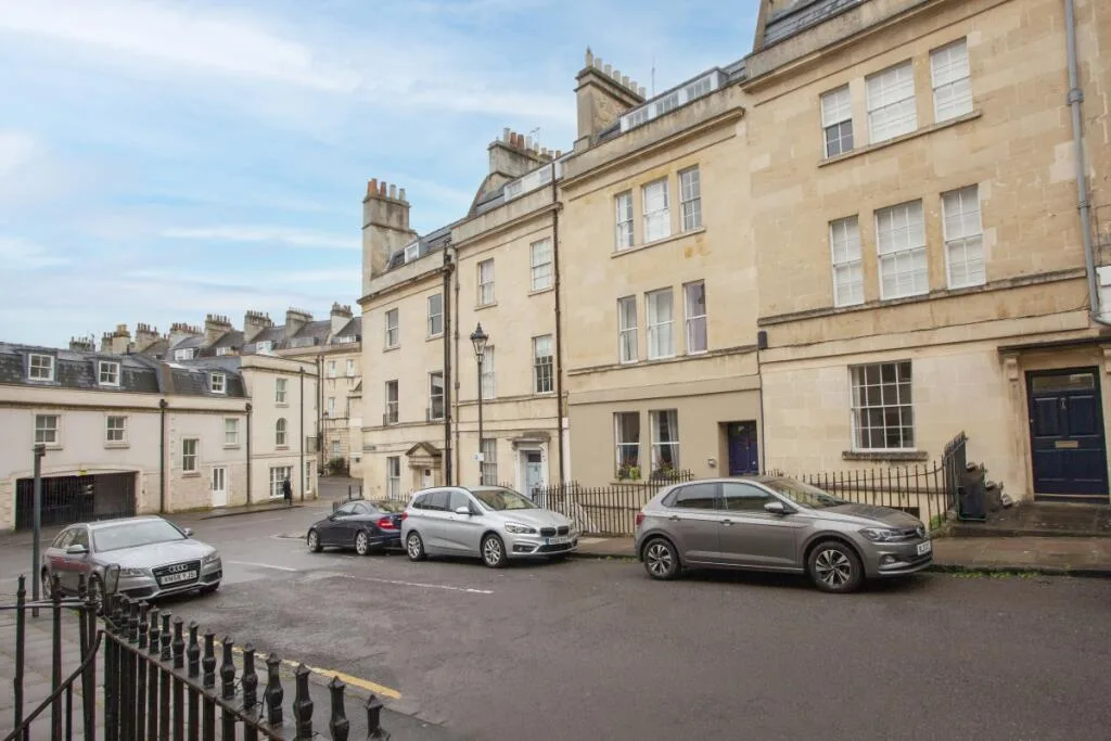 4 bedroom semi-detached house for rent
