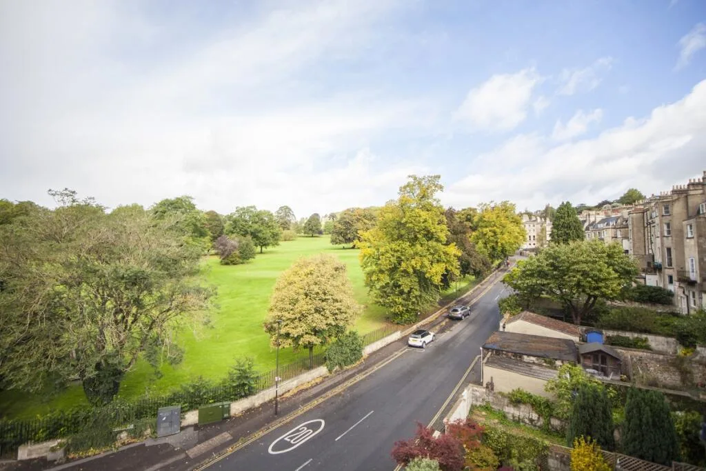 4 bedroom semi-detached house for rent