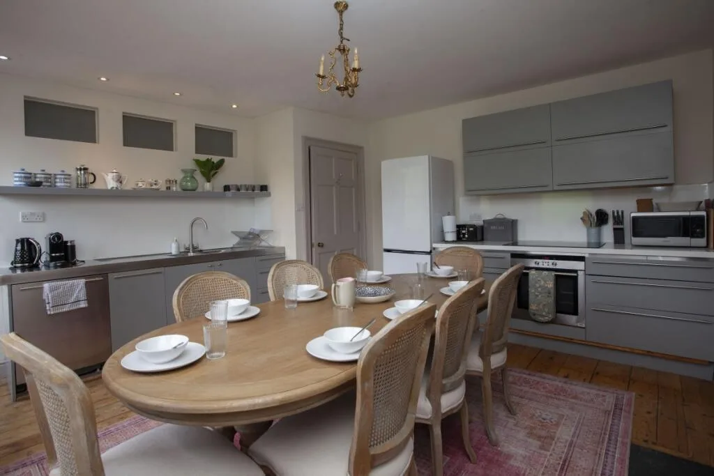 4 bedroom semi-detached house for rent
