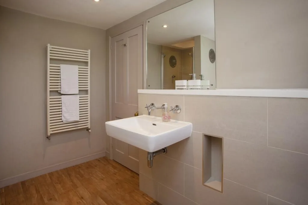 4 bedroom semi-detached house for rent