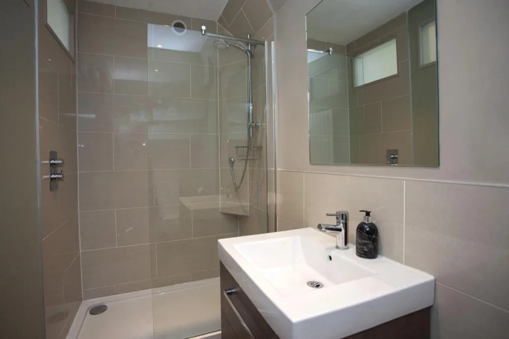 4 bedroom semi-detached house for rent