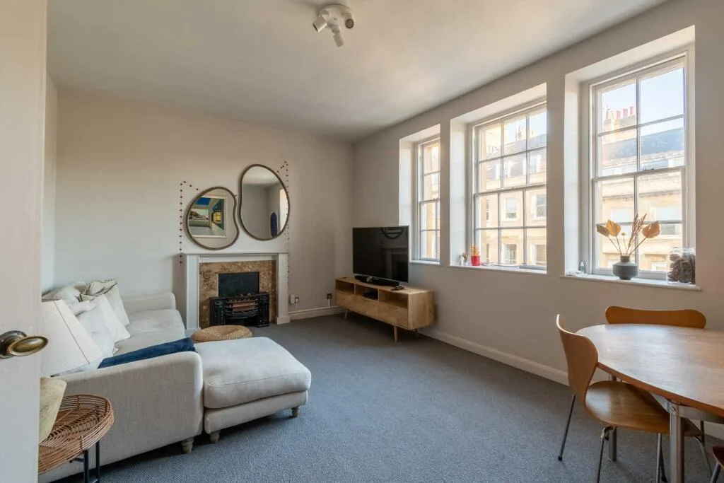 2 bedroom maisonette for rent